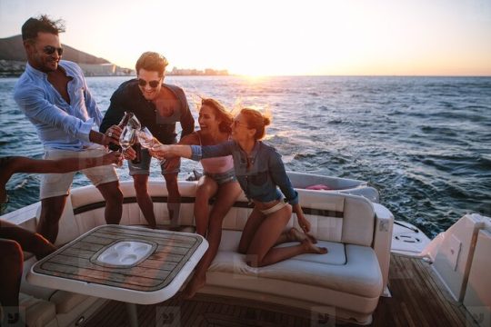 Cabo Sunset Yacht Tour at the Arch - with Dinner and Drinks