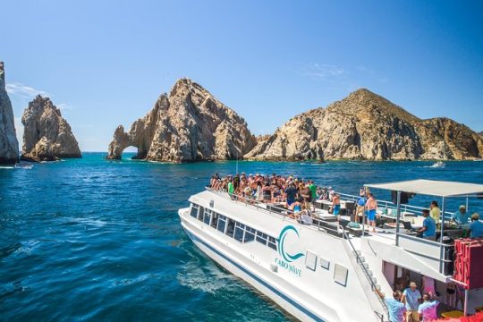 Cabo Wave Luxury Sunset Dinner Cruise