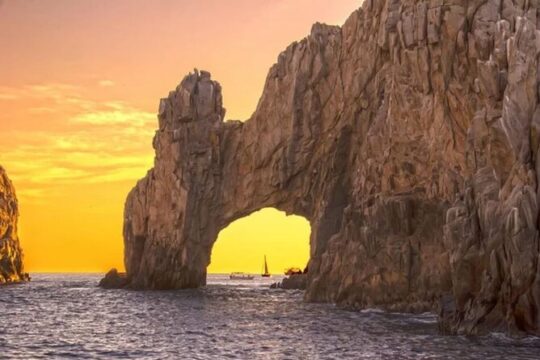 Live painting of the Arch of Cabo San Lucas on a boat tour!