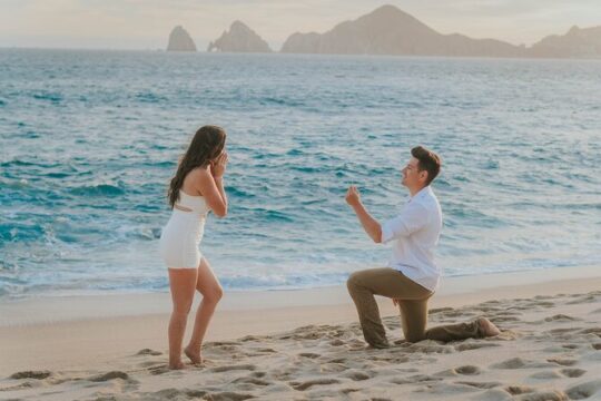 Family photo shoot on beach monuments
